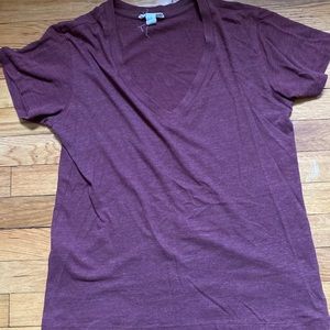 FOREVER 21 burgundy women’s v neck t shirt